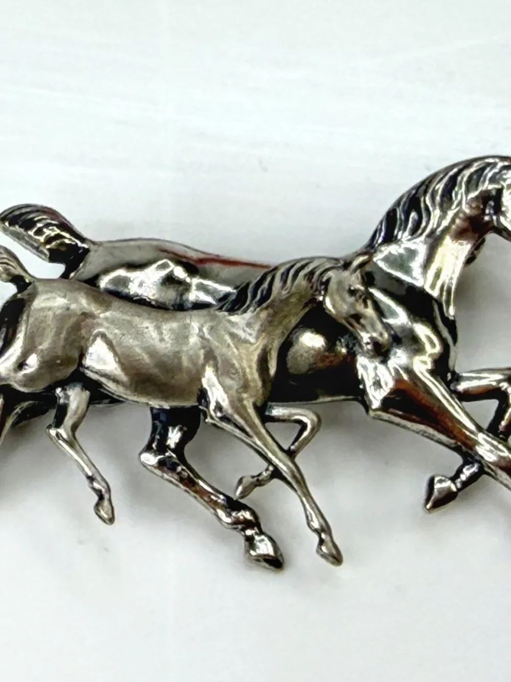 Vintage Beau Sterling Silver Running Horses Mare Foal Brooch Pin  3.4g JR1977